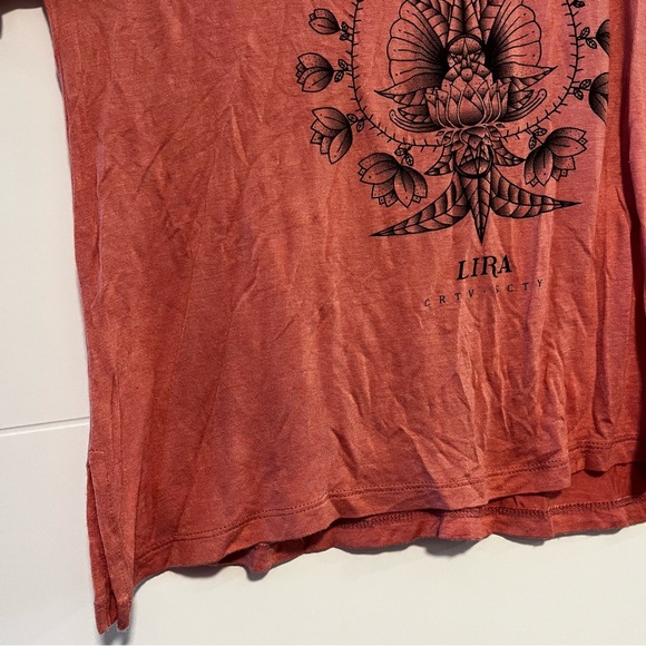 Lira | Graphic Tank Top - Picture 5 of 13